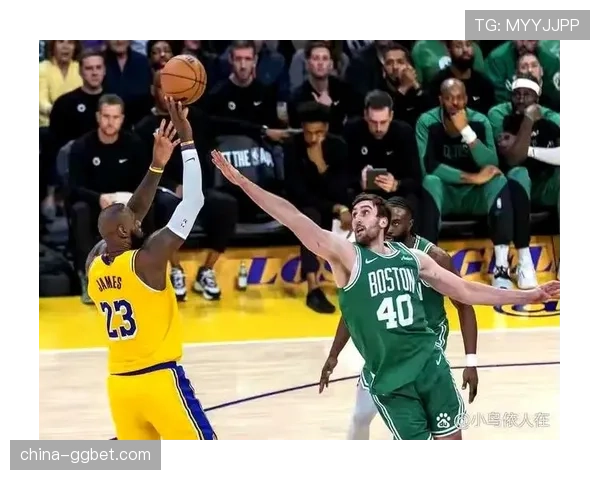 杰伦布朗32分8板7助率绿军客场大胜湖人22分