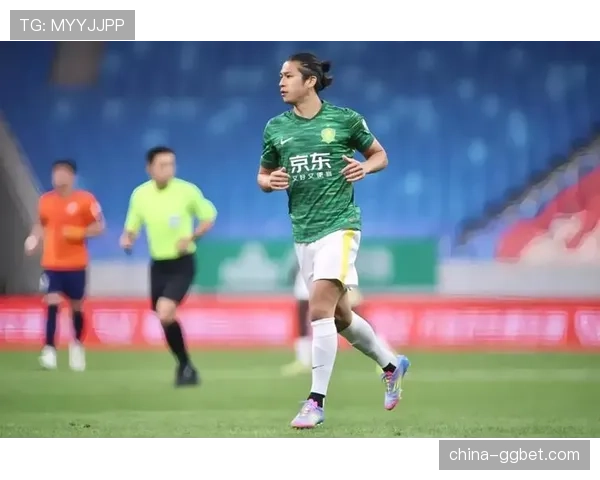 北京国安张玉宁法比奥双中锋配置 更靠近禁区减少无效倒脚